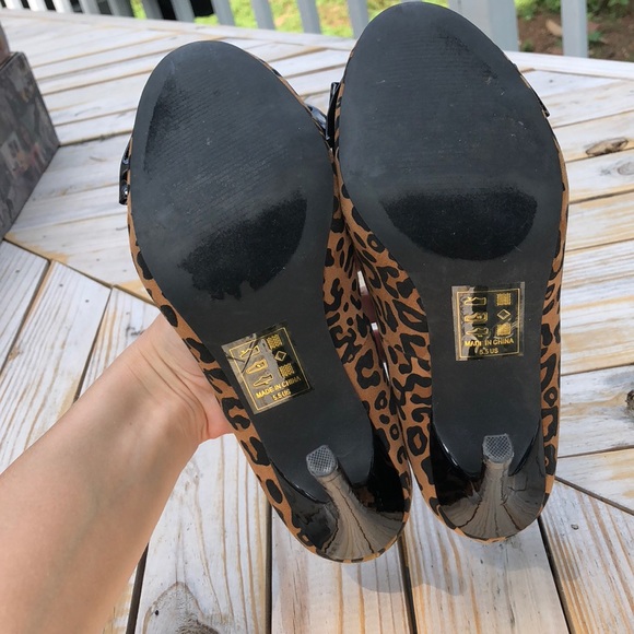 Madison By ShoeDazzel Leopard Print High Heels - Picture 4 of 4